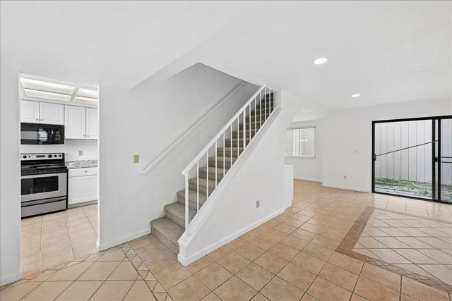 6830 Calvine Rd, Sacramento, CA 95823