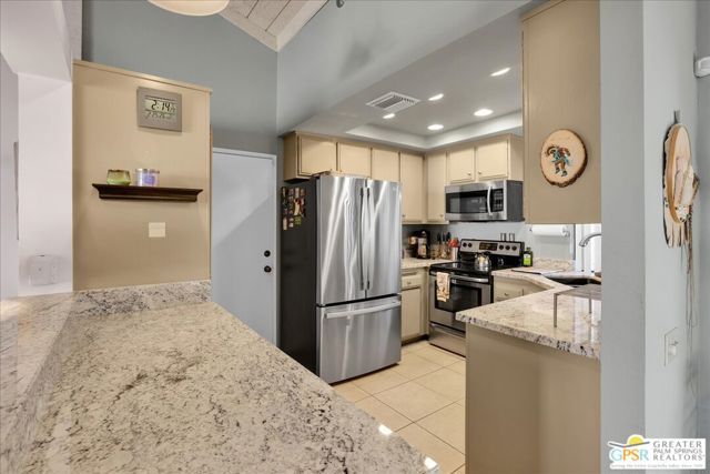 2247 Miramonte Circle C, Palm Springs, CA 92264