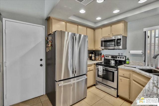 2247 Miramonte Circle C, Palm Springs, CA 92264