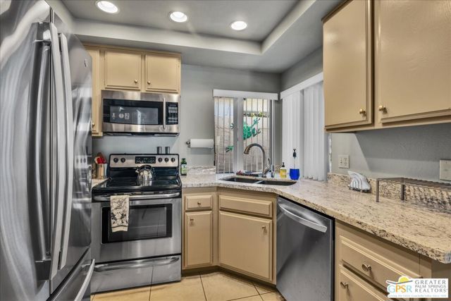 2247 Miramonte Circle C, Palm Springs, CA 92264