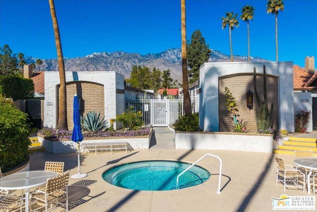 2247 Miramonte Circle C, Palm Springs, CA 92264