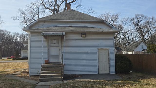 7 N State Street, Glenwood, IL 60425