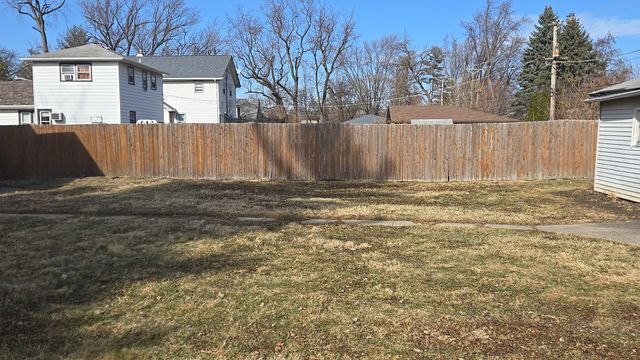 7 N State Street, Glenwood, IL 60425