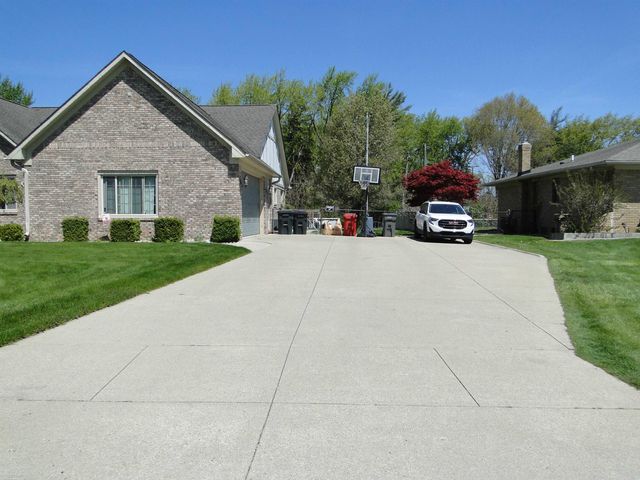 19549 Dixie Drive, Clinton Township, MI 48035