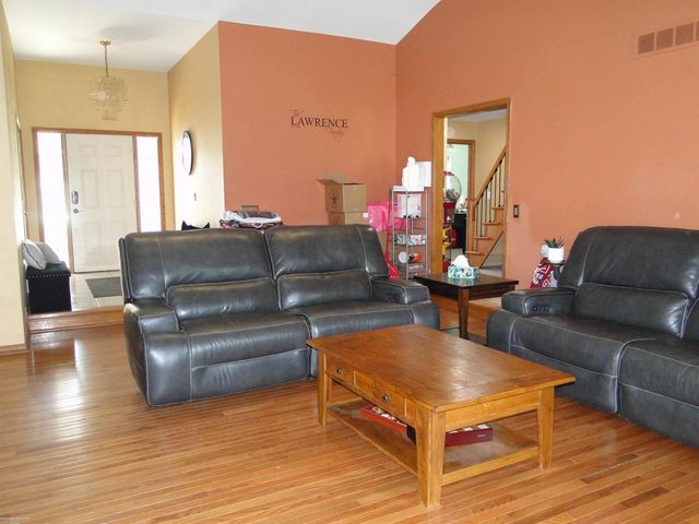 19549 Dixie Drive, Clinton Township, MI 48035