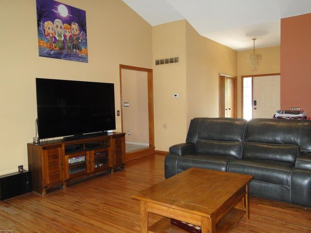 19549 Dixie Drive, Clinton Township, MI 48035