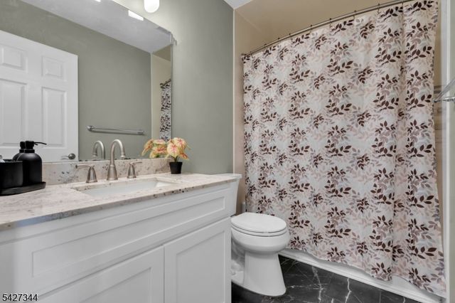 27 Manor Dr, Hillsborough Twp., NJ 08844