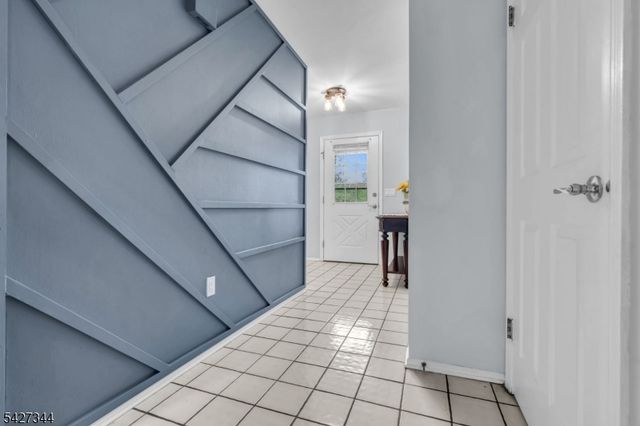 27 Manor Dr, Hillsborough Twp., NJ 08844