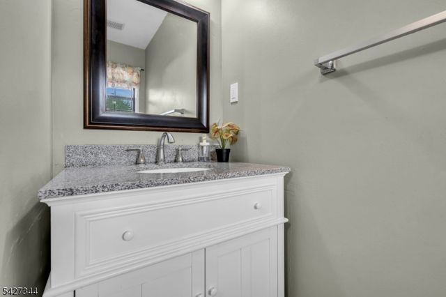27 Manor Dr, Hillsborough Twp., NJ 08844