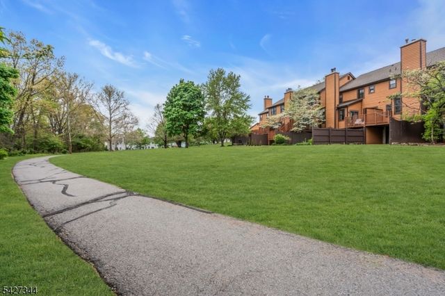 27 Manor Dr, Hillsborough Twp., NJ 08844