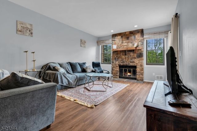 27 Manor Dr, Hillsborough Twp., NJ 08844