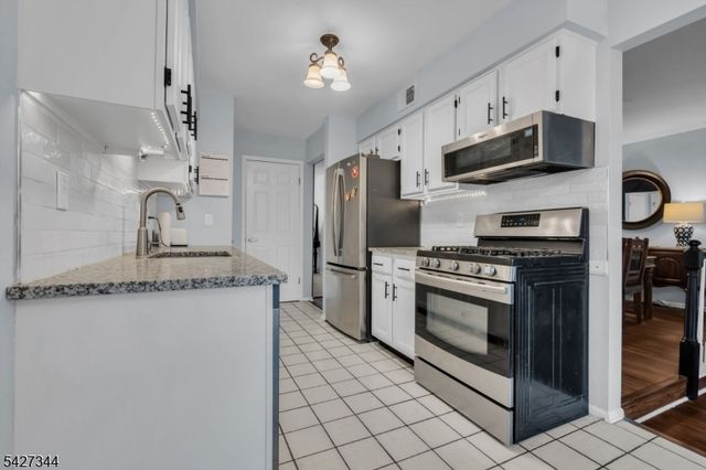27 Manor Dr, Hillsborough Twp., NJ 08844