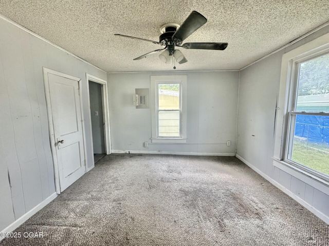 1214 S Connor Avenue, Joplin, MO 64801