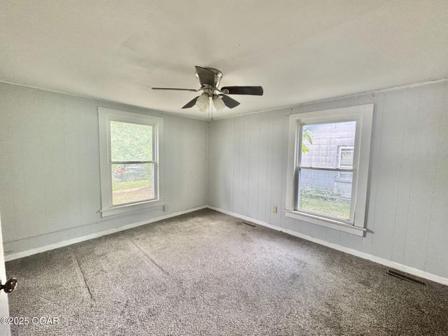 1214 S Connor Avenue, Joplin, MO 64801