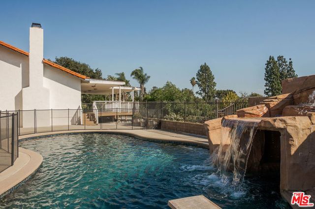 1006 W Milton Drive, Glendora, CA 91741