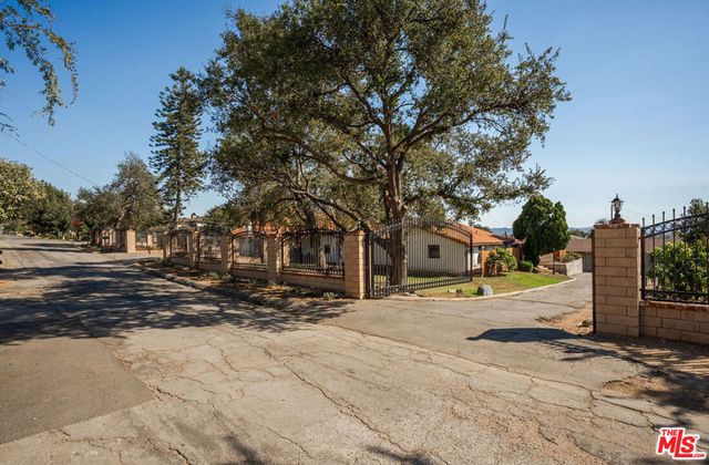 1006 W Milton Drive, Glendora, CA 91741