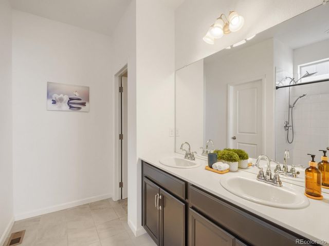 26717 E Maple Avenue, Aurora, CO 80018