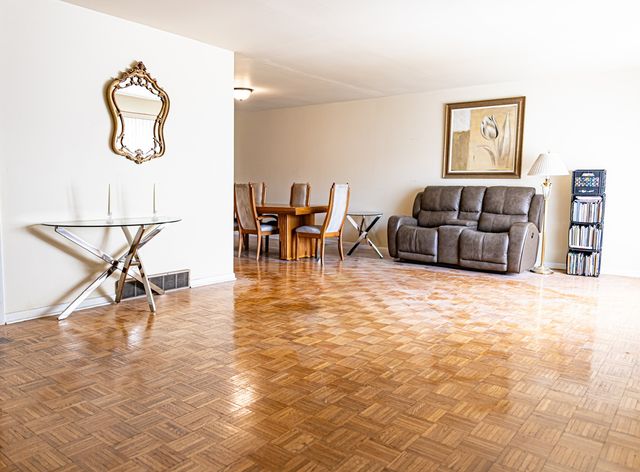 500 N Illinois Avenue, Glenwood, IL 60425