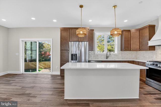 1123 SHORE DR, Edgewater, MD 21037