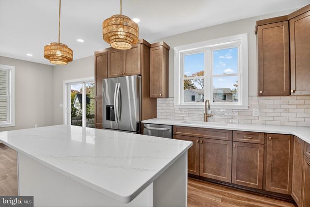 1123 SHORE DR, Edgewater, MD 21037