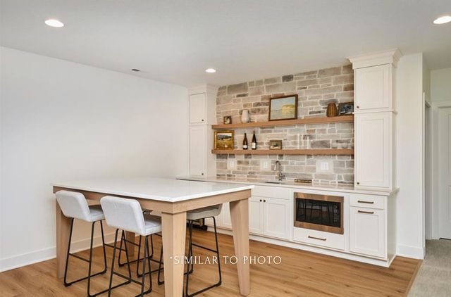 11281 Twilight Drive, West Des Moines, IA 50266