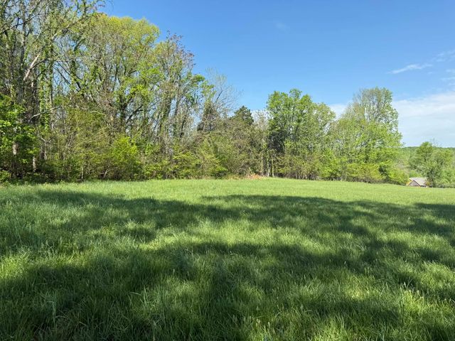 12 Charles Apple Ln, Brush Creek, TN 38547