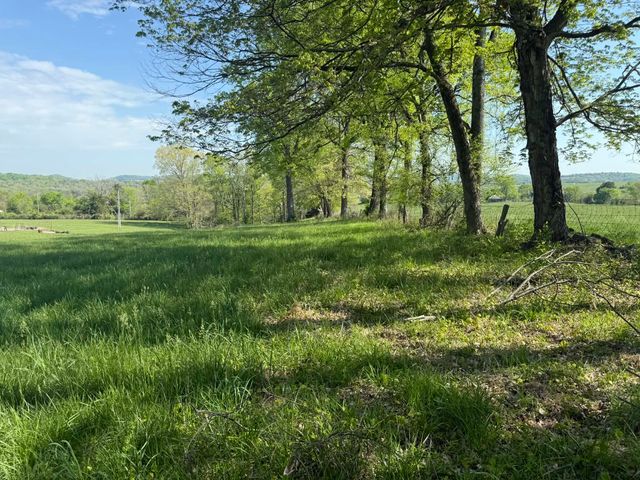 12 Charles Apple Ln, Brush Creek, TN 38547