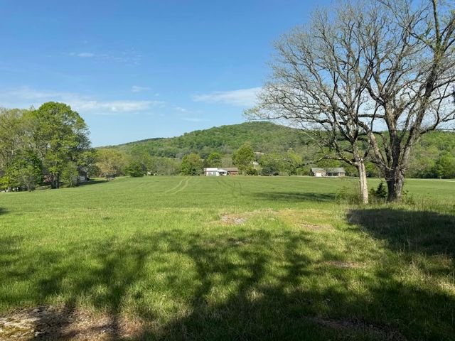 12 Charles Apple Ln, Brush Creek, TN 38547