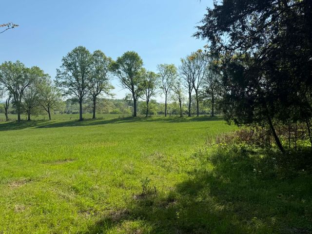 12 Charles Apple Ln, Brush Creek, TN 38547