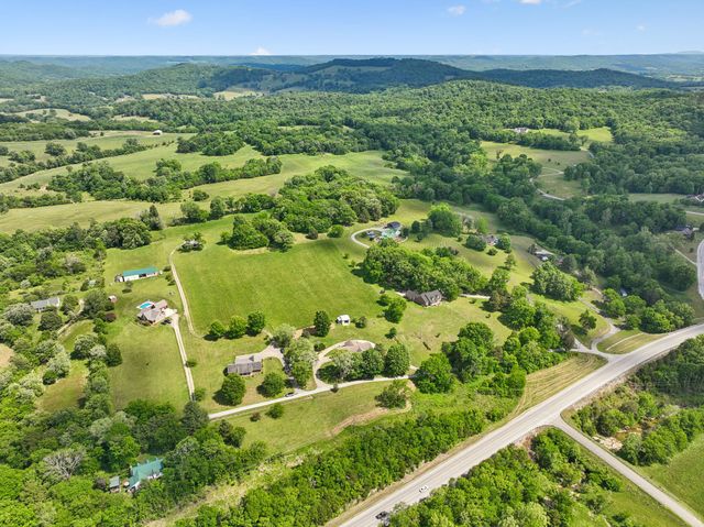 12 Charles Apple Ln, Brush Creek, TN 38547