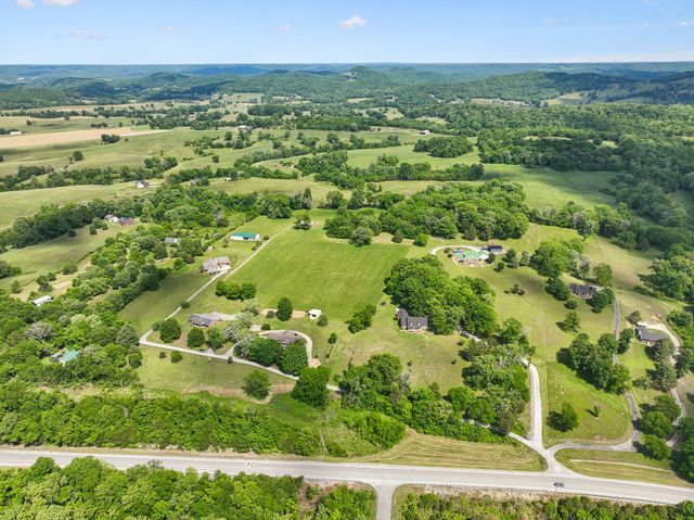 12 Charles Apple Ln, Brush Creek, TN 38547