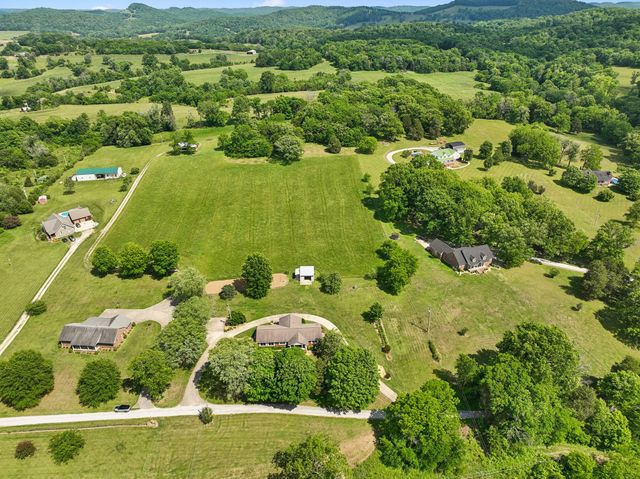 12 Charles Apple Ln, Brush Creek, TN 38547