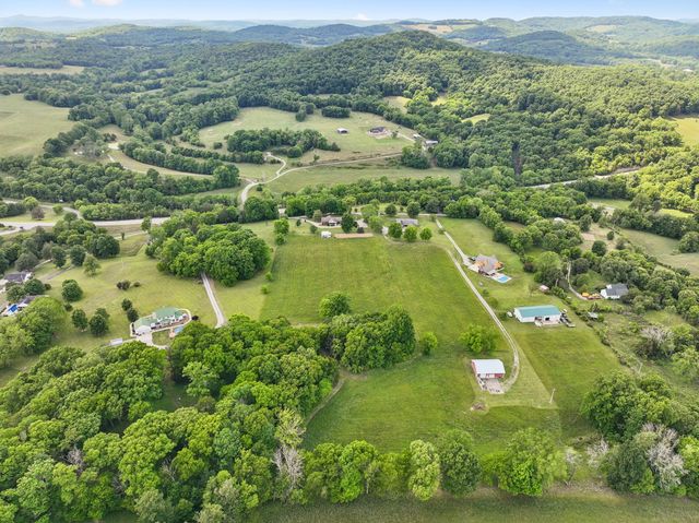 12 Charles Apple Ln, Brush Creek, TN 38547