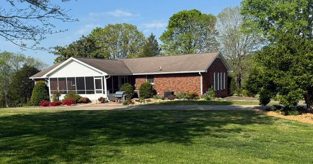 12 Charles Apple Ln, Brush Creek, TN 38547