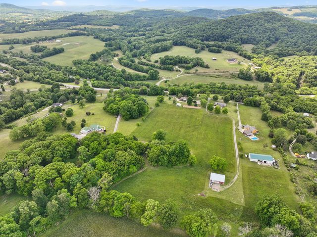 12 Charles Apple Ln, Brush Creek, TN 38547