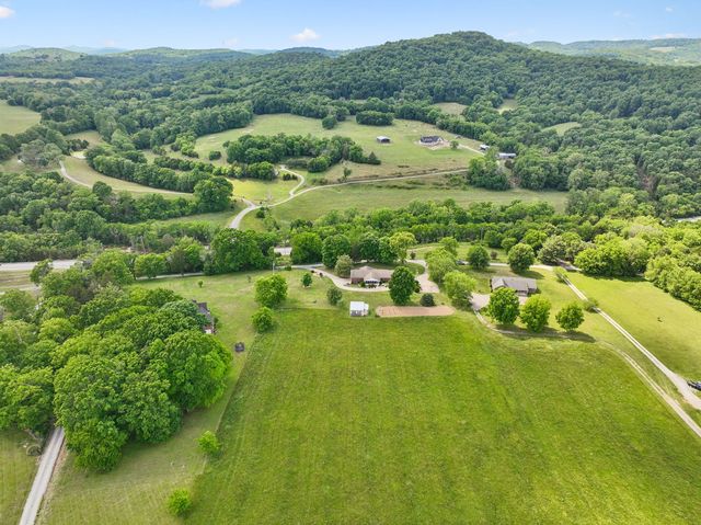 12 Charles Apple Ln, Brush Creek, TN 38547