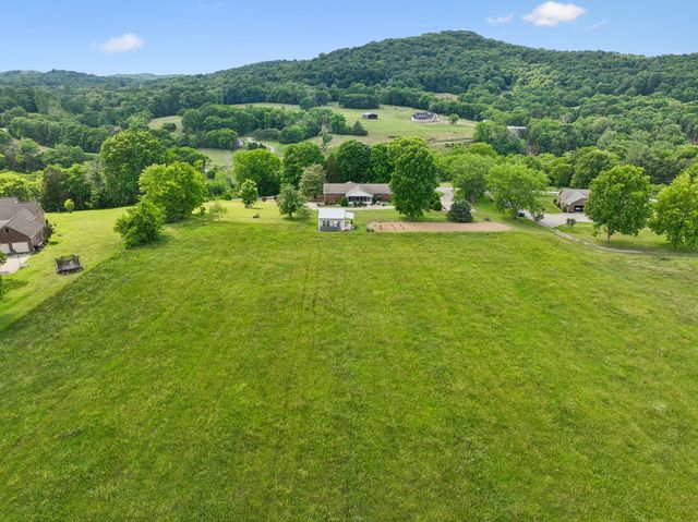 12 Charles Apple Ln, Brush Creek, TN 38547