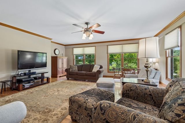 12 Charles Apple Ln, Brush Creek, TN 38547