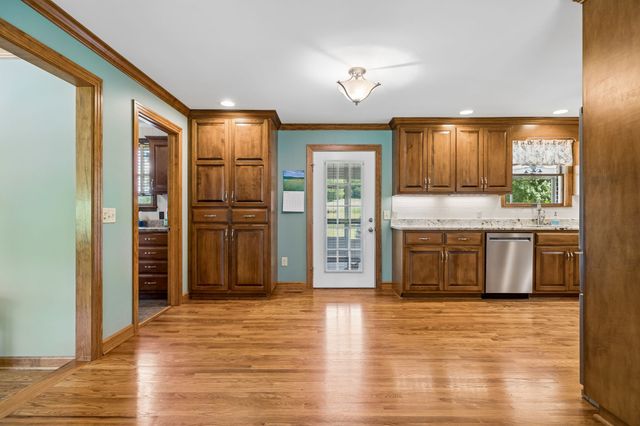 12 Charles Apple Ln, Brush Creek, TN 38547