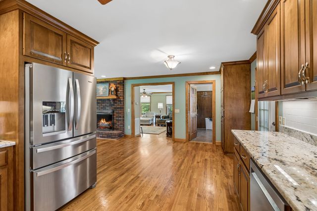 12 Charles Apple Ln, Brush Creek, TN 38547