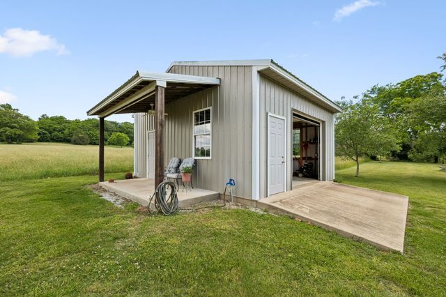 12 Charles Apple Ln, Brush Creek, TN 38547