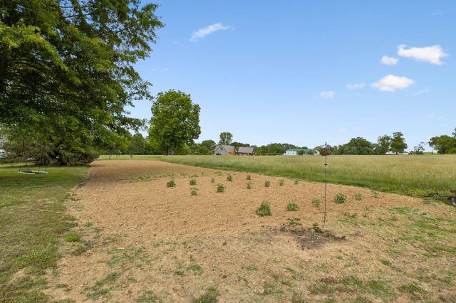 12 Charles Apple Ln, Brush Creek, TN 38547