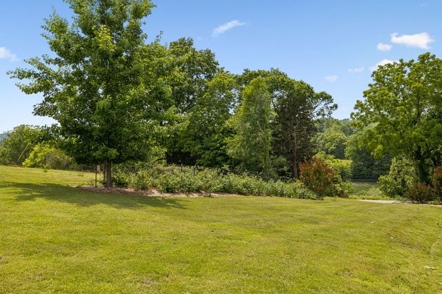 12 Charles Apple Ln, Brush Creek, TN 38547