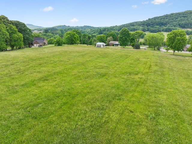 12 Charles Apple Ln, Brush Creek, TN 38547