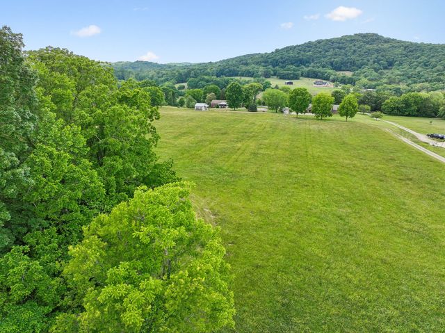 12 Charles Apple Ln, Brush Creek, TN 38547