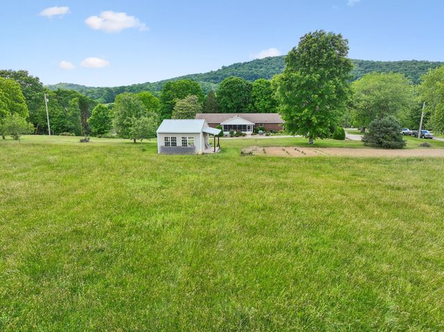 12 Charles Apple Ln, Brush Creek, TN 38547