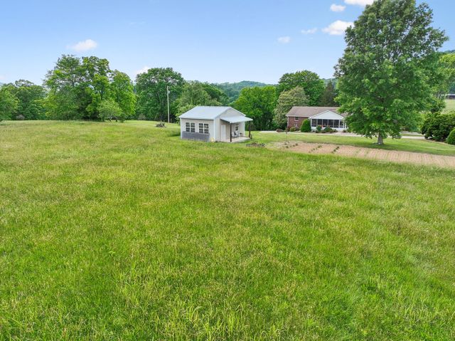12 Charles Apple Ln, Brush Creek, TN 38547