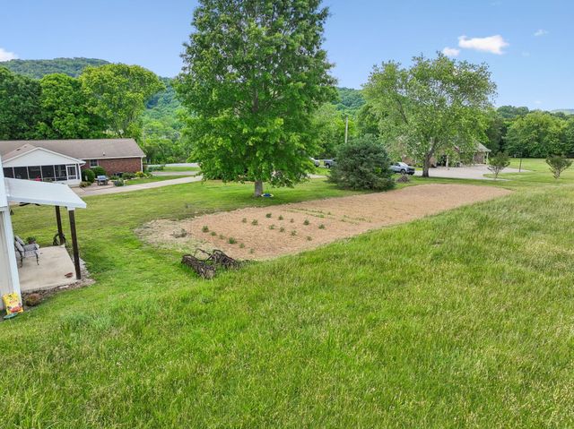 12 Charles Apple Ln, Brush Creek, TN 38547