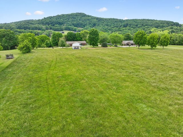 12 Charles Apple Ln, Brush Creek, TN 38547