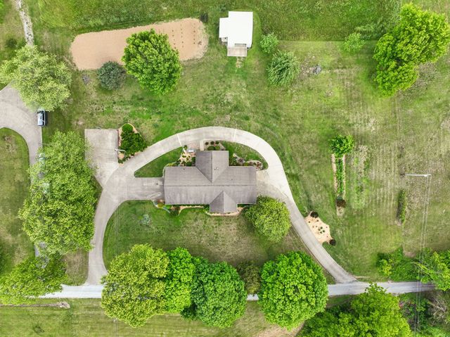 12 Charles Apple Ln, Brush Creek, TN 38547